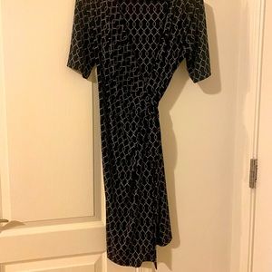 Geometric Black and White Maternity Wrap Dress